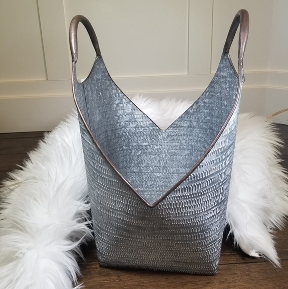 HD Designs Metal Basket | 13" T x 9" W - Picture 3 of 7